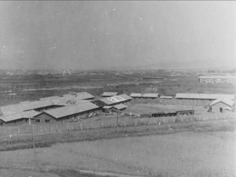 北西方向に撮った興南収容所の全景写真(クリックで拡大表示) 北西方向に撮った興南収容所の全景写真