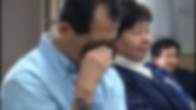 発表を聞いて思わず涙する父母FEの人たち