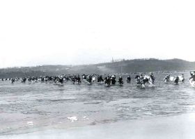 大同江を渡って避難する平壌市民 大同江を渡って避難する平壌市民