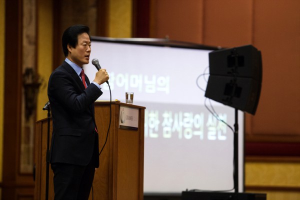 220657629크레인스 클럽 결성 대회에서 특강을 하는 세계본부 김만호 사무총장